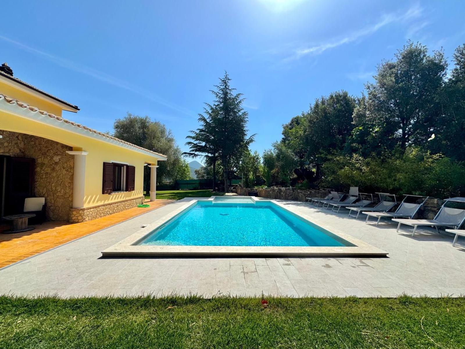 קרדדו Villa With Pool מראה חיצוני תמונה