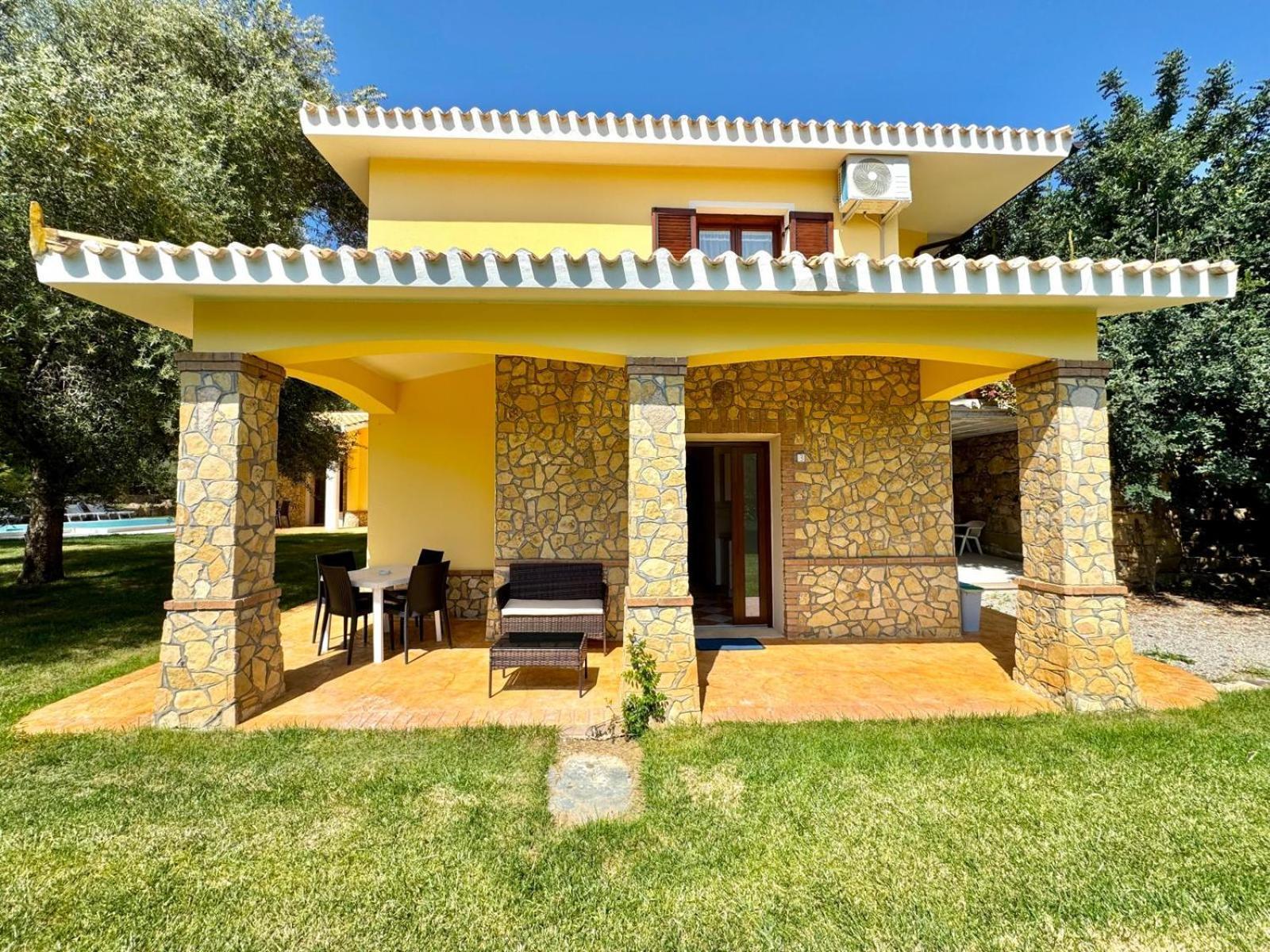 קרדדו Villa With Pool מראה חיצוני תמונה