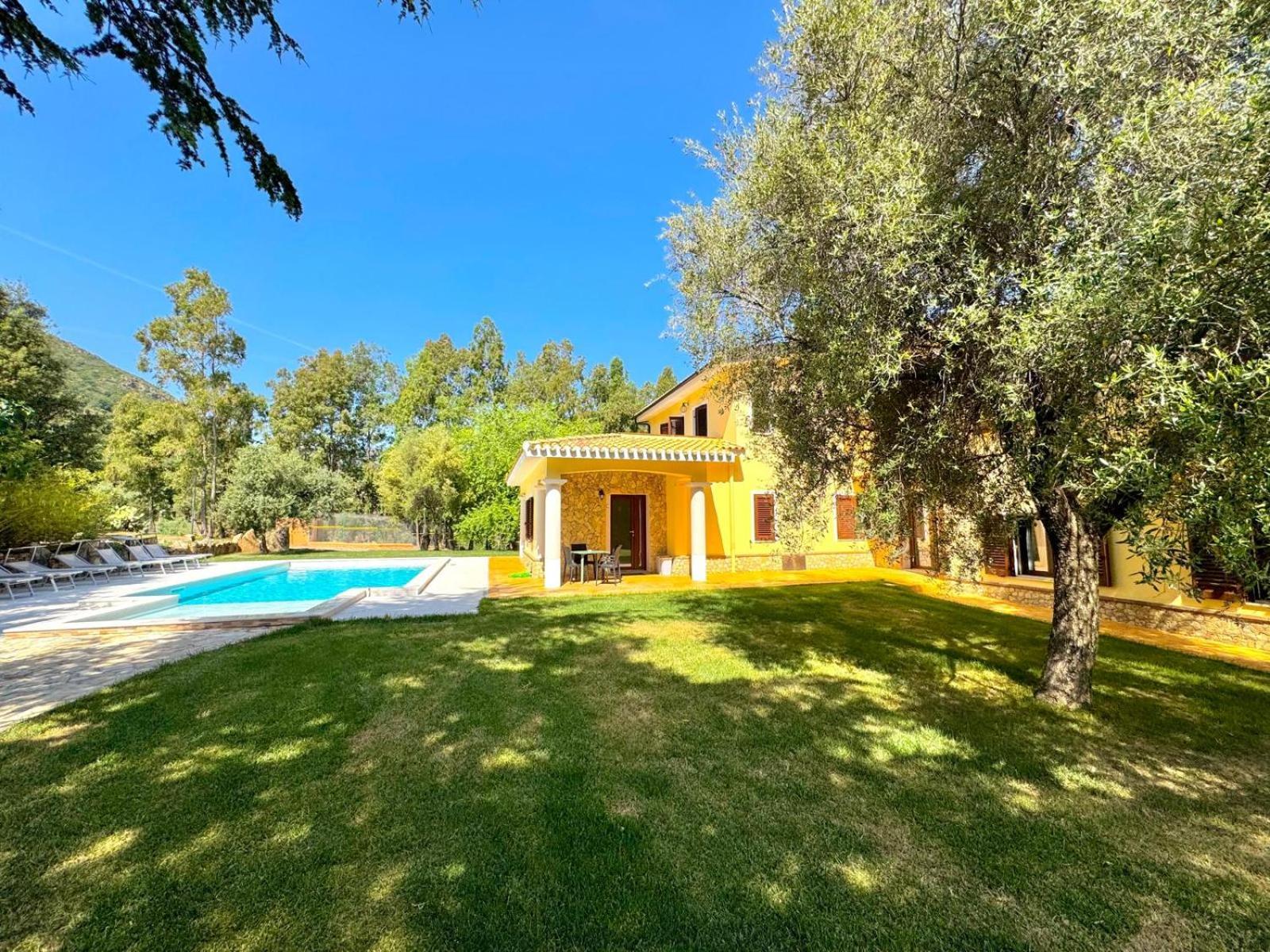 קרדדו Villa With Pool מראה חיצוני תמונה